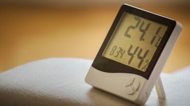 El calor extremo puede descompensar a una persona mayor en horas: qué deben vigilar las familias