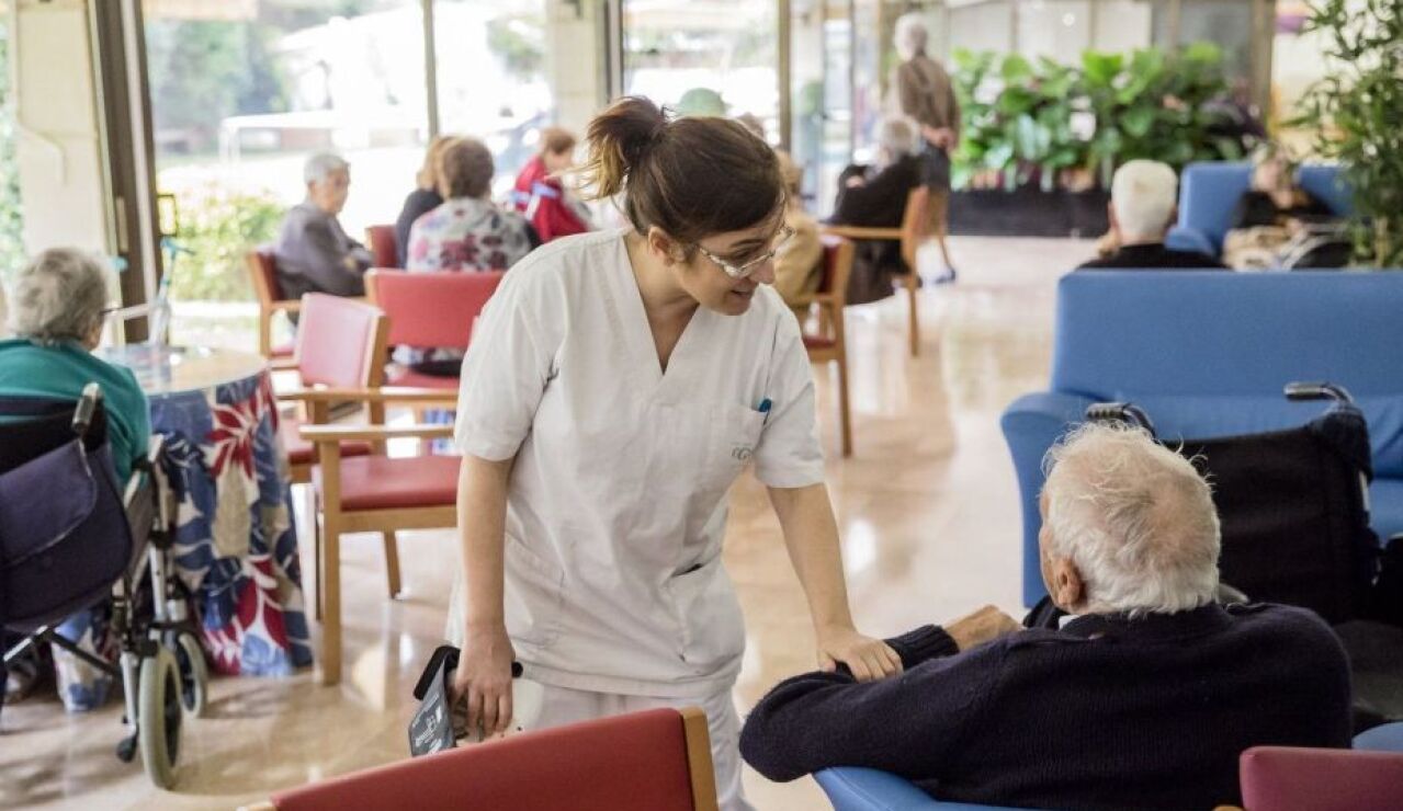 La falta de personal en residencias se agudiza en verano: "Empeora la atenci&oacute;n y aumenta la carga"