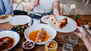 Descubren que no espaciar tanto las comidas ayuda a prevenir enfermedades, especialmente en la tercera edad Descubren que no espaciar tanto las comidas ayuda a prevenir enfermedades, especialmente en la tercera edad