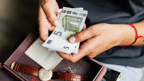Más de 55.000 personas renunciaron a una herencia en España en 2025 por miedo a deudas o impuestos Más de 55.000 personas renunciaron a una herencia en España en 2025 por miedo a deudas o impuestos
