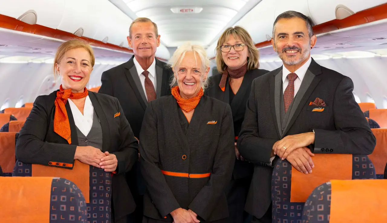 Volar no tiene edad: las aerolíneas rompen mitos y salen a la caza del talento mayor de 50 años