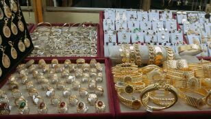 Oro, joyas y relojes de lujo recuperan atractivo como refugio ante la volatilidad