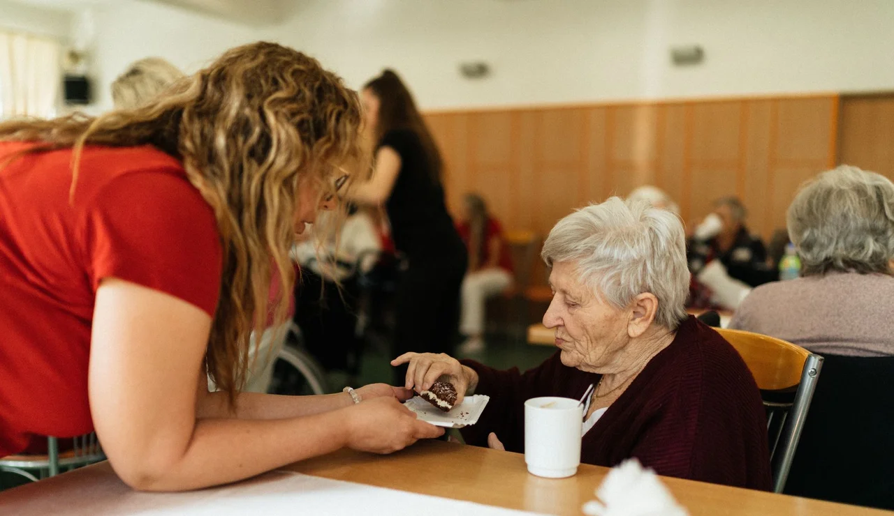 La Comunidad de Madrid adapta sus residencias públicas para ofrecer atención sociosanitaria continuada