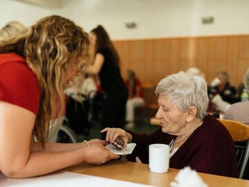 La Comunidad de Madrid adapta sus residencias p&uacute;blicas para ofrecer atenci&oacute;n sociosanitaria continuada