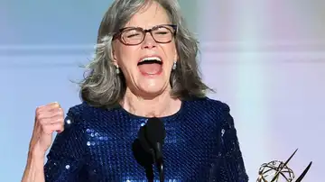 Sally Field bate récords convirtiéndose en la actriz más longeva en ganar un Emmy Sally Field bate récords convirtiéndose en la actriz más longeva en ganar un Emmy