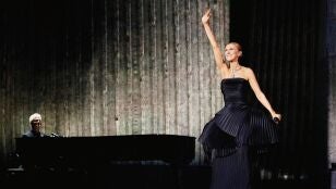 C&eacute;line Dion cumple su promesa y regresa triunfal a los escenarios en Par&iacute;s