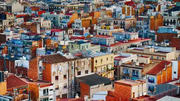Vivir en un barrio con dificultades económicas podría acelerar el envejecimiento del cerebro, según un estudio Vivir en un barrio con dificultades económicas podría acelerar el envejecimiento del cerebro, según un estudio