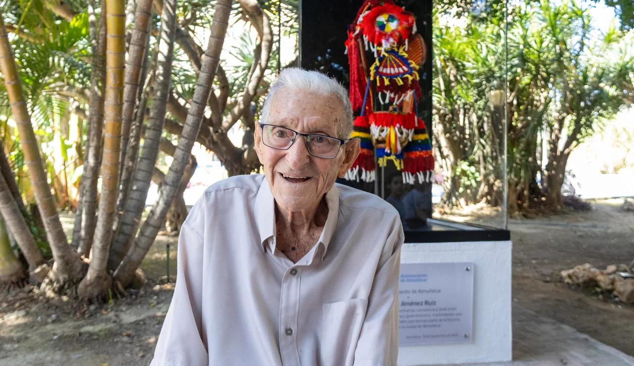 Félix el talabartero de 94 años que mantiene vivo el oficio de fabricar artículos de cuero para caballos