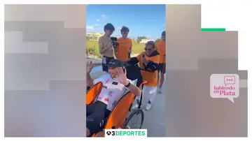 La superabuela Laila Maciá termina un medio Ironman a los 102 años junto a su nieto La superabuela Laila Maciá termina un medio Ironman a los 102 años junto a su nieto