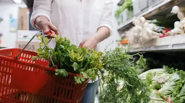Uno de cada cuatro españoles ya destina más del 30% de sus ingresos a comer Uno de cada cuatro españoles ya destina más del 30% de sus ingresos a comer
