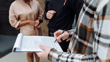 La lista de espera de la dependencia cae un 16,6% en un a&ntilde;o, hasta las 236.736 personas