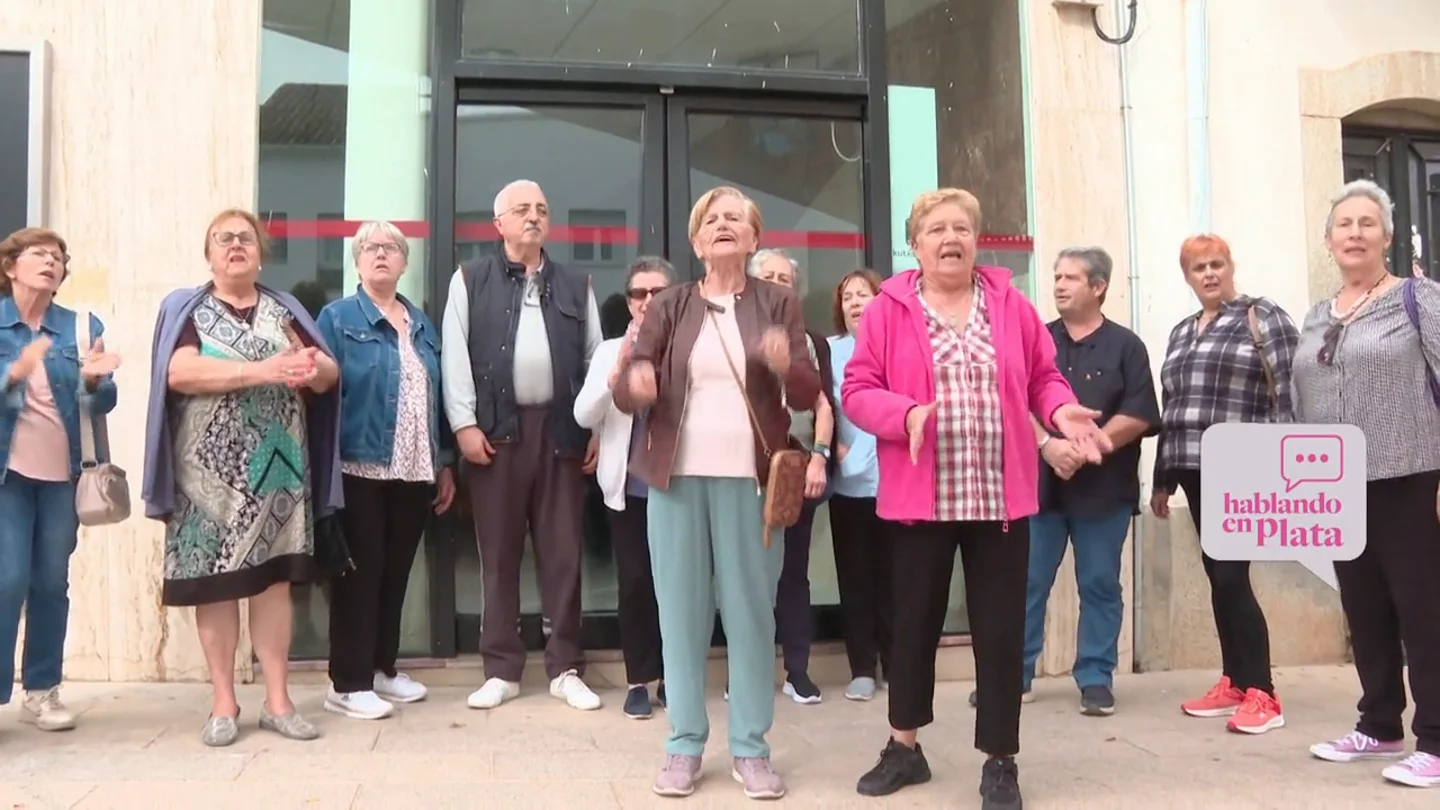 Santa Eucemia, un pueblo cordobés que lucha por no quedarse sin atención bancaria presencial: "Con un día a la semana nos conformamos" Santa Eucemia, un pueblo cordobés que lucha por no quedarse sin atención bancaria presencial: "Con un día a la semana nos conformamos"