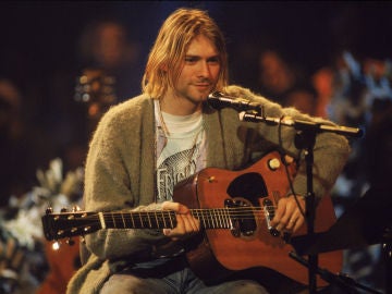 Kurt Cobain durante su concierto más famoso: 'Nirvana Unplugged'