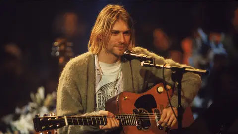 Kurt Cobain durante su concierto más famoso: 'Nirvana Unplugged' Kurt Cobain durante su concierto más famoso: 'Nirvana Unplugged'