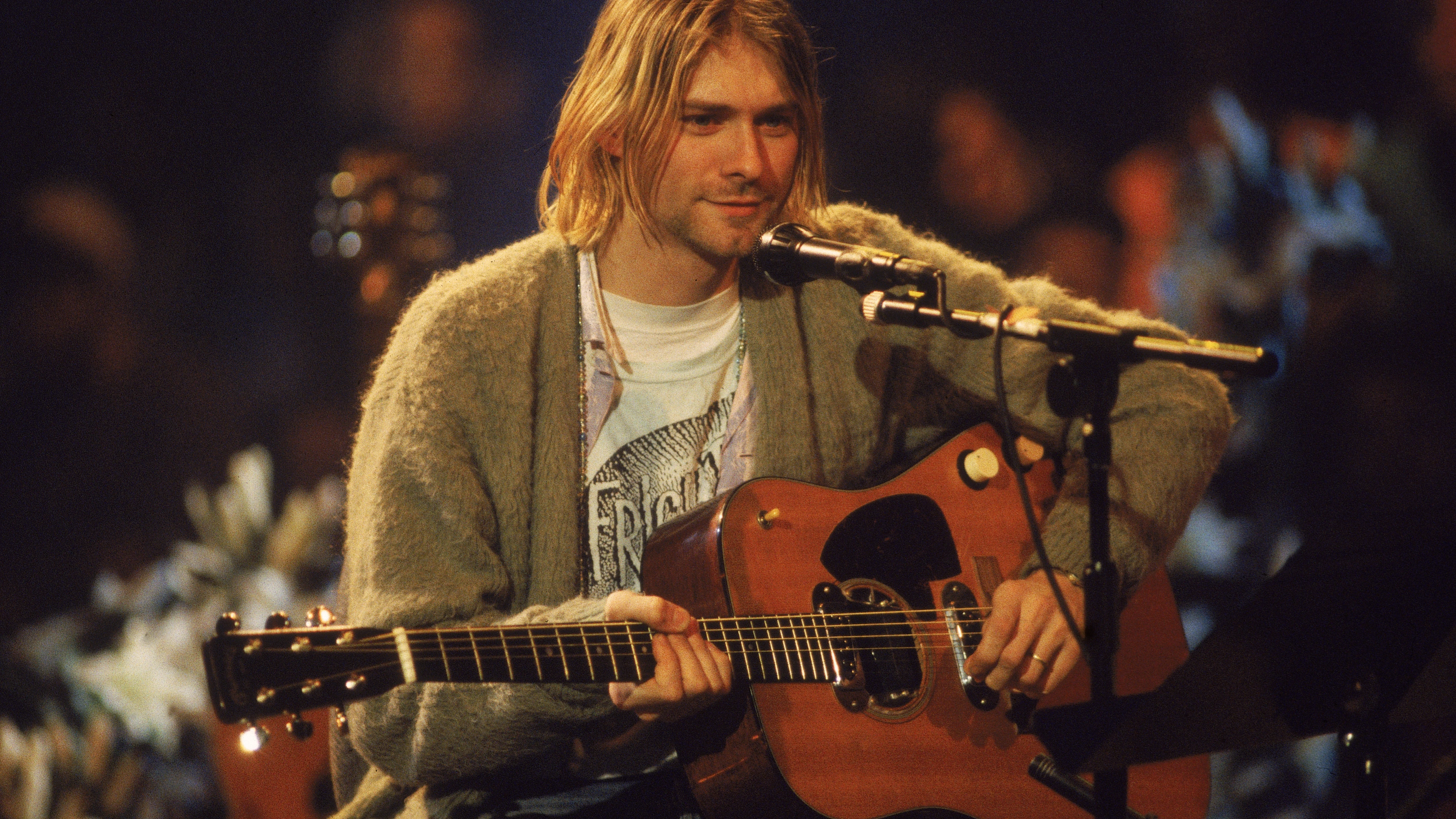 Kurt Cobain durante su concierto más famoso: 'Nirvana Unplugged' Kurt Cobain durante su concierto más famoso: 'Nirvana Unplugged'