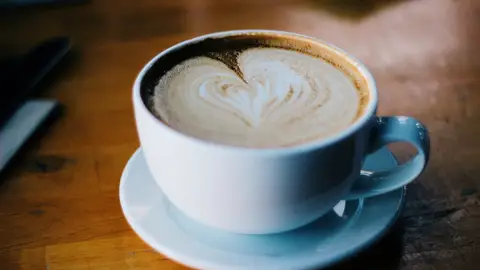Un estudio demuestra que beber café antes de hacer ejercicio ayuda a quemar grasas Un estudio demuestra que beber café antes de hacer ejercicio ayuda a quemar grasas