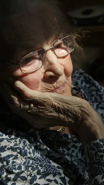 Mujer con alzheimer Mujer con alzheimer