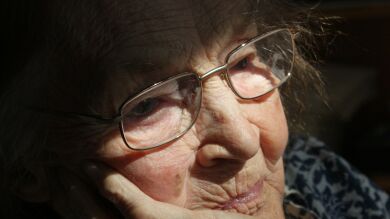 Tener biomarcadores positivos de Alzheimer y depresión triplica el riesgo de demencia