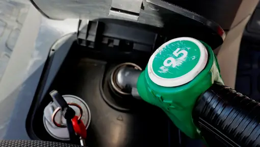 El precio de los carburantes cierra 2023 estabilizado y lejos de los máximos del año