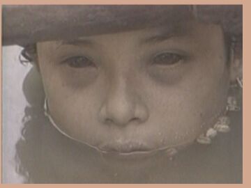 La muerte de Omayra S&aacute;nchez, la ni&ntilde;a de 13 a&ntilde;os que agoniz&oacute; entre el lodo tres d&iacute;as ante las c&aacute;maras