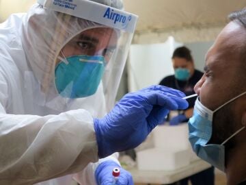 La OMS confirma la existencia de la variante Deltracron del coronavirus