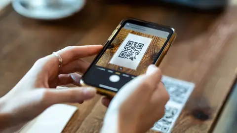 El origen de los códigos QR se remonta a 1994, en Japón. El origen de los códigos QR se remonta a 1994, en Japón.