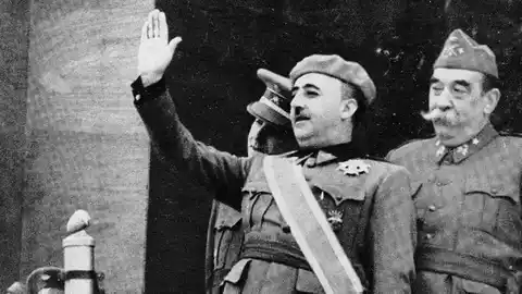 Efemérides de hoy 1 de abril de 2025: Francisco Franco firma el último parte militar que da por terminada oficialmente la Guerra Civil española. Efemérides