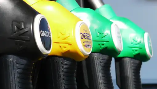 La gasolina bate el mínimo anual en el mes más barato