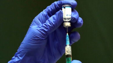 Vacunas COVID-19 y gripe en mayores de 60 años: ¿Puedo ponerme las dos?