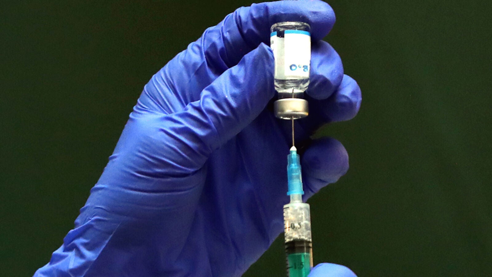 Vacunas COVID-19 y gripe en mayores de 60 años: ¿Puedo ponerme las dos?