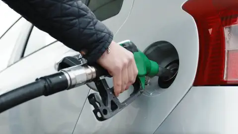 Repostaje en gasolinera Repostaje en gasolinera