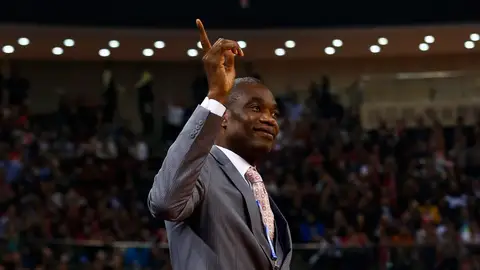 Dikembe Mutombo, leyenda de la NBA, padece un tumor cerebral Dikembe Mutombo, leyenda de la NBA, padece un tumor cerebral