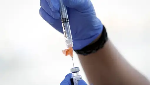 ¿Quién debe vacunarse de la Gripe y la Covid-19?