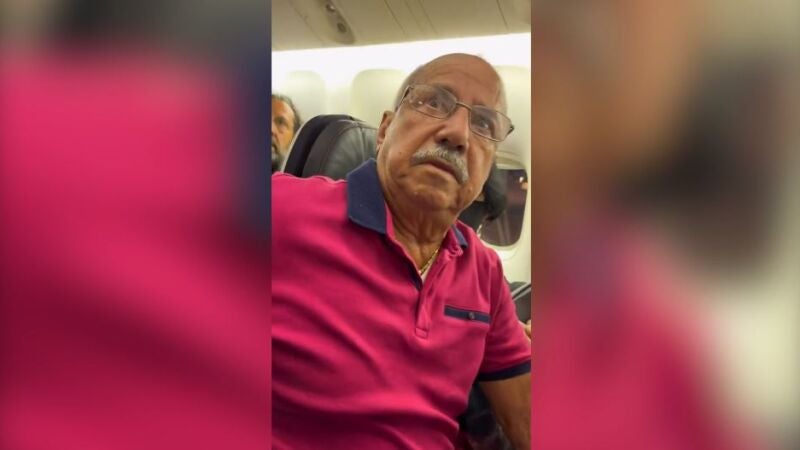 La emotiva sorpresa de una joven a sus abuelos en el aeropuerto tras decirles que no podría viajar con ellos