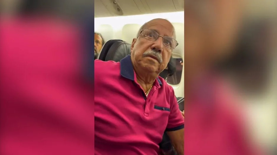 Una joven le da una sorpresa en el aeropuerto a sus abuelos