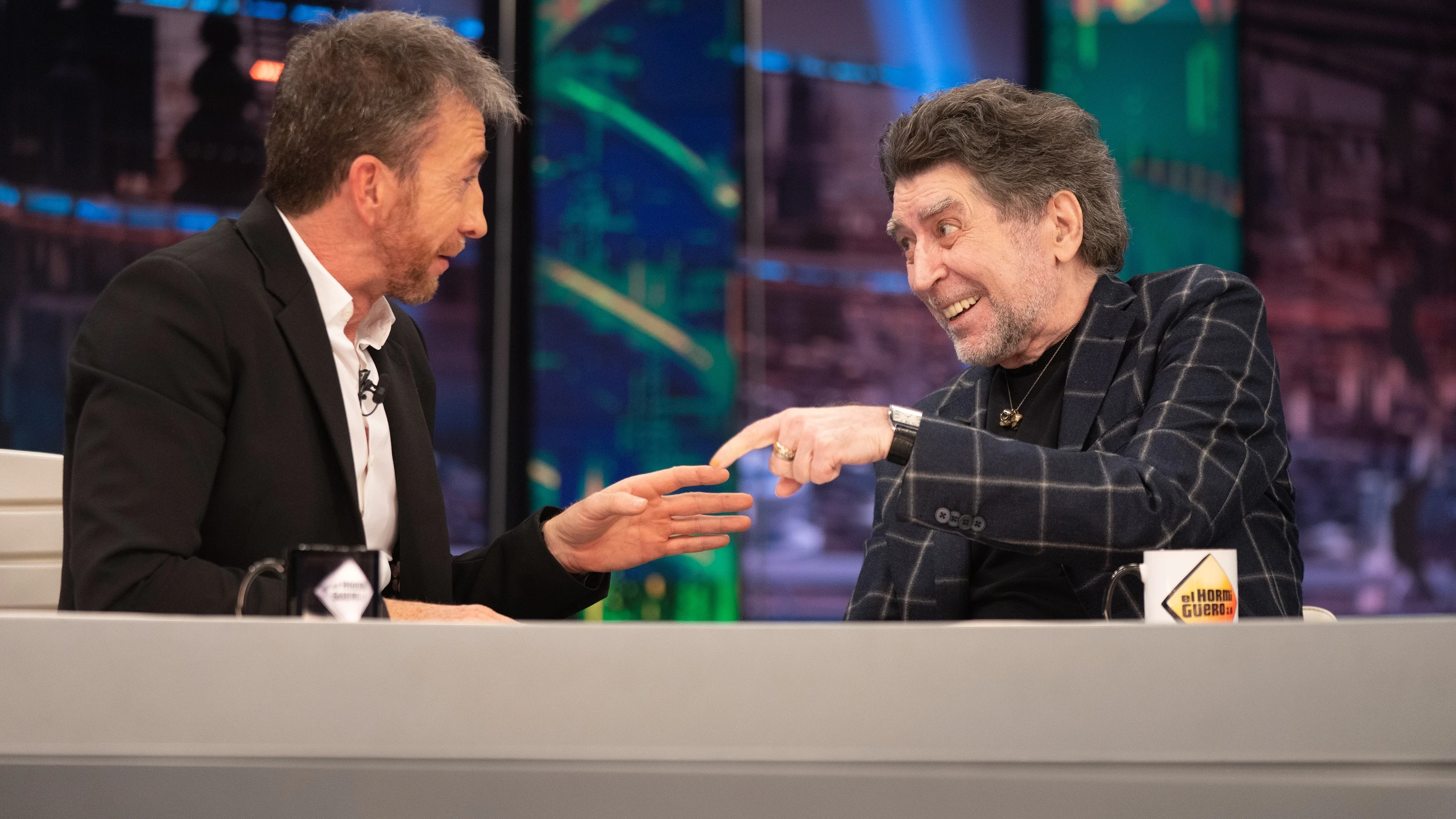 El 'desnudo' de Joaquín Sabina en el documental 'Sintiéndolo mucho': "Enseño el alma" El 'desnudo' de Joaquín Sabina en el documental 'Sintiéndolo mucho': "Enseño el alma"