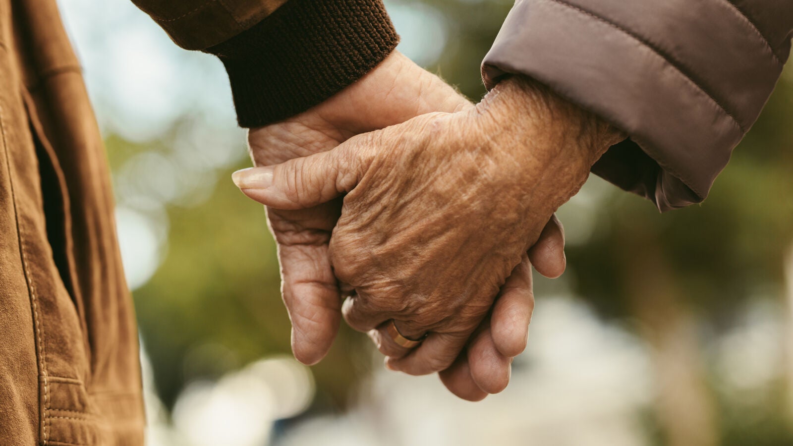 Se casan tras 60 años sin verse: 