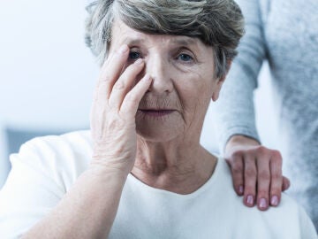 Mujer mayor con Alzheimer