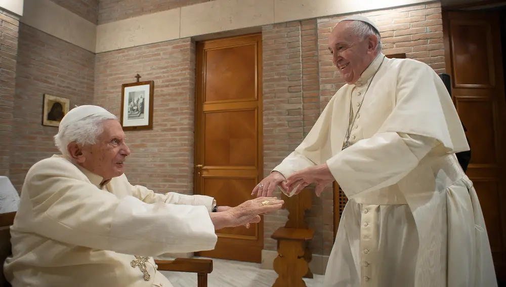El papa Francisco y Benedicto XVI, en noviembre de 2020