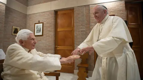 El papa Francisco y Benedicto XVI, en noviembre de 2020 El papa Francisco y Benedicto XVI, en noviembre de 2020