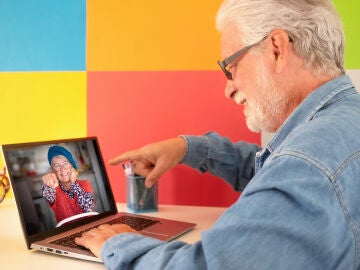 La red social para personas mayores que está arrasando con miles de usuarios activos