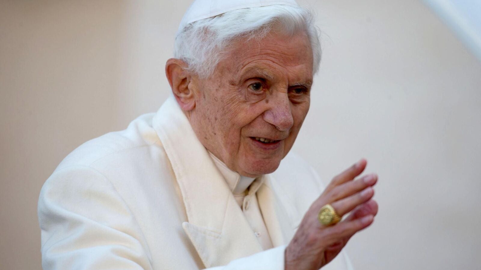 Salen a la luz las polémicas memorias del secretario de Benedicto XVI