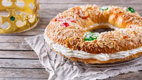 Roscón de Reyes relleno de nata Roscón de Reyes relleno de nata