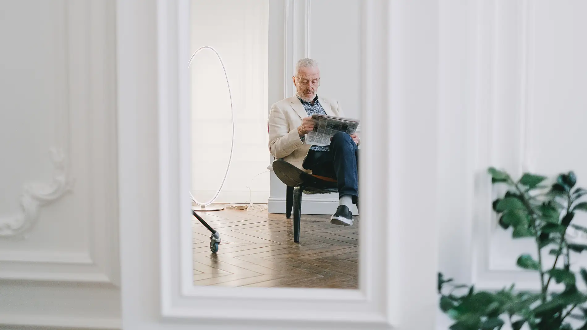 Un grupo de investigadores desarrolla un 'espejo inteligente' para el  cuidado de las personas mayores