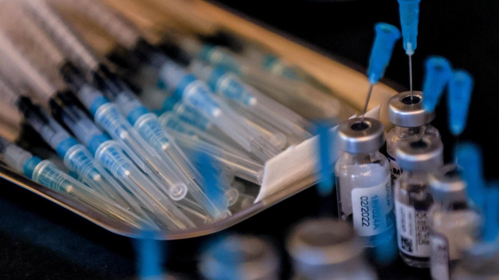 La vacunación contra la covid-19 puede ser anual en la UE, según la EMA