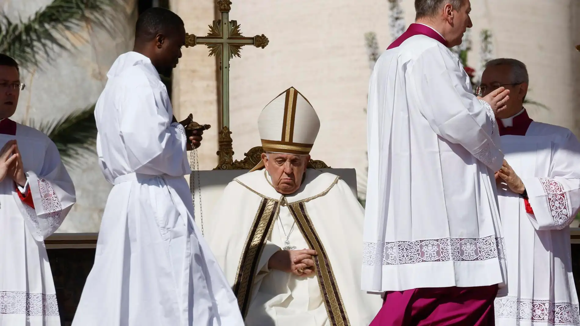 El papa Francisco durante la celebración del Domingo de Resurrección en el Vaticano