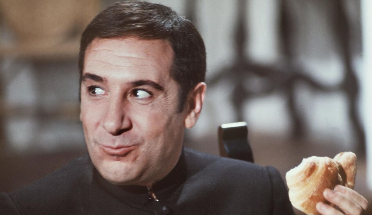 Alfredo Landa en Pecados de una chica casi decente