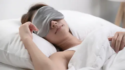 Dormir con antifaz Dormir con antifaz