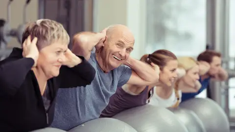 Harvard revela la actividad más eficaz para mantenerse en forma para mayores de 55 años: no es ni caminar ni correr Harvard revela la actividad más eficaz para mantenerse en forma para mayores de 55 años: no es ni caminar ni correr