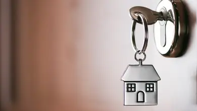 Las personas mayores que viven en residencias pueden quedar exentas de pagar el IRPF al vender su vivienda